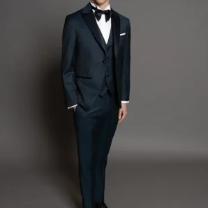 Smoking tessuto in lana super fine color blu ottanio, rever a lancia in raso blu notte