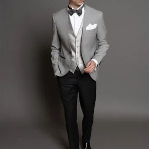 Smoking modello Spencer collo coreana in tessuto lana super fine grigio chiaro micro fantasia, gilet monopetto in raso di seta grigio perla