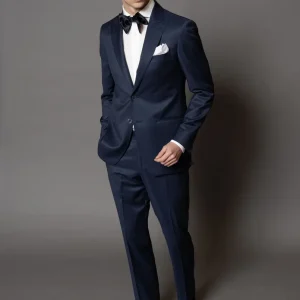 Abito classico con rever a lancia e 2 bottoni in madreperla, tessuto lana super fine micro fantasia blu