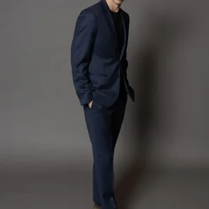 Abito rever a lancia e 2 bottoni in madreperla, tessuto lana super fine micro fantasia blu