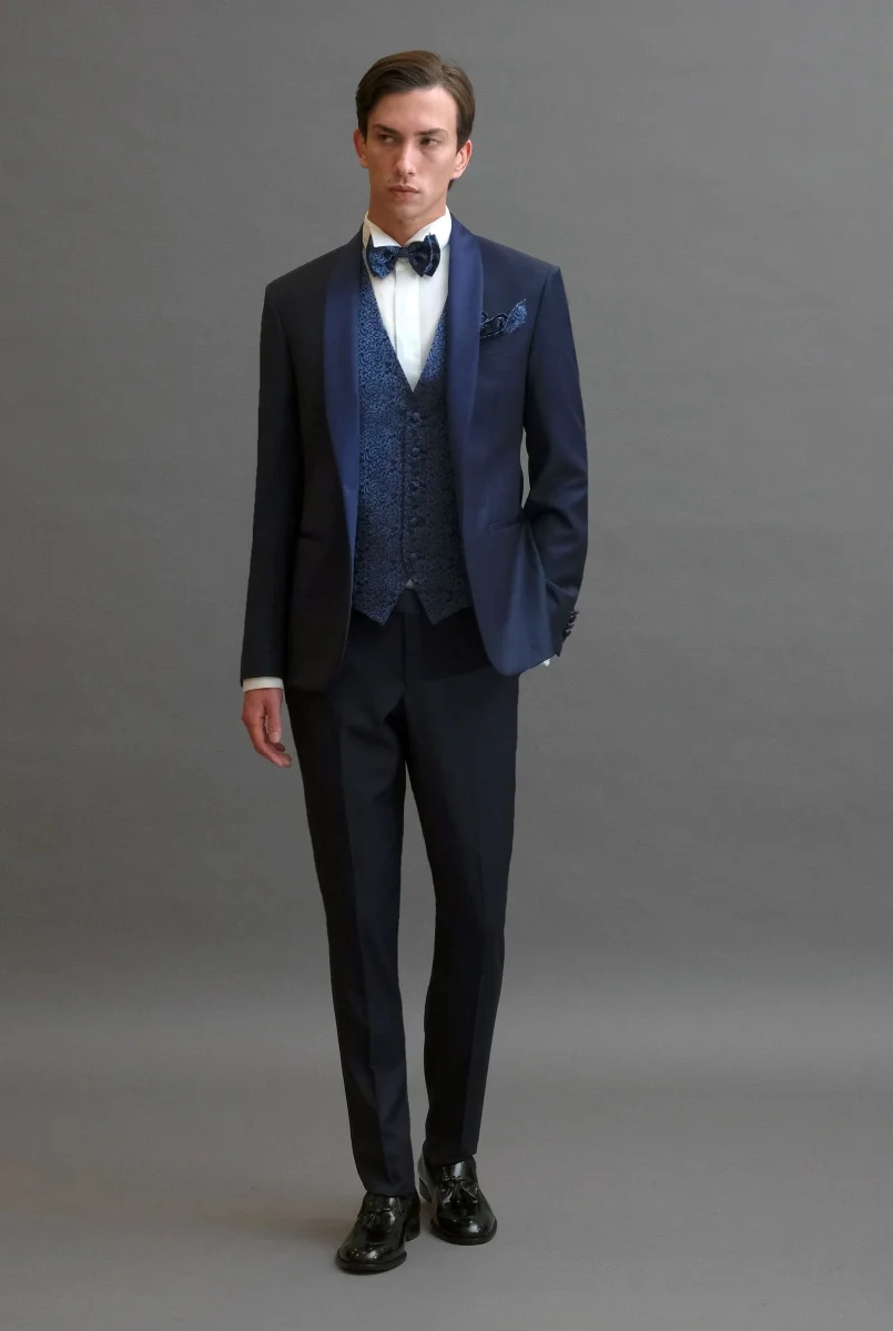 Smoking rever a scialle sablè di lana blu
abbinamento con papillon - immagine 2