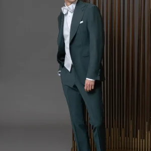 Abito cerimonia un bottone, rever a lancia in lana finissima verde foresta, pantalone con fibbia di regolazione laterale