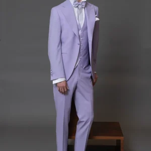 Abito cerimonia un bottone, rever a lancia in lana finissima lilla, pantalone con fibbia di regolazione laterale