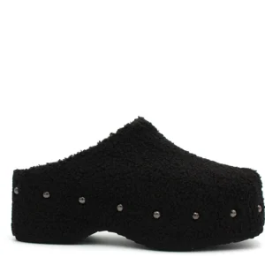 Carola in teddy nero