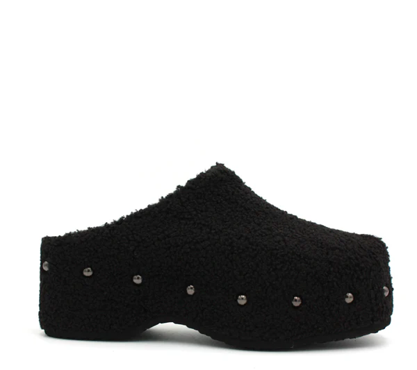 Carola in teddy nero