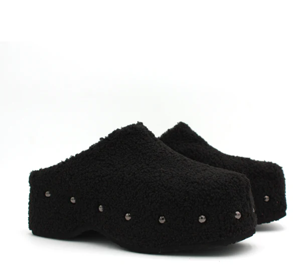 Carola in teddy nero - immagine 3