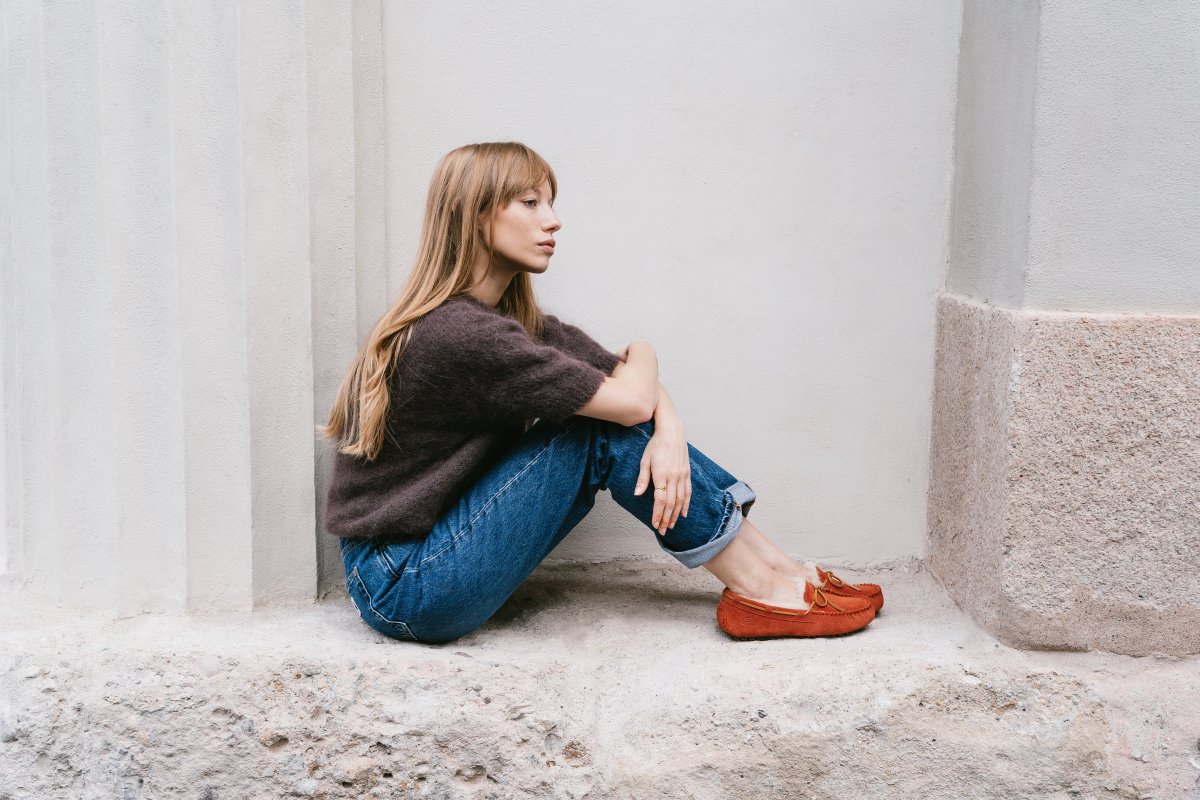 Mocassino in suede ruggine con interno in pelo - immagine 4