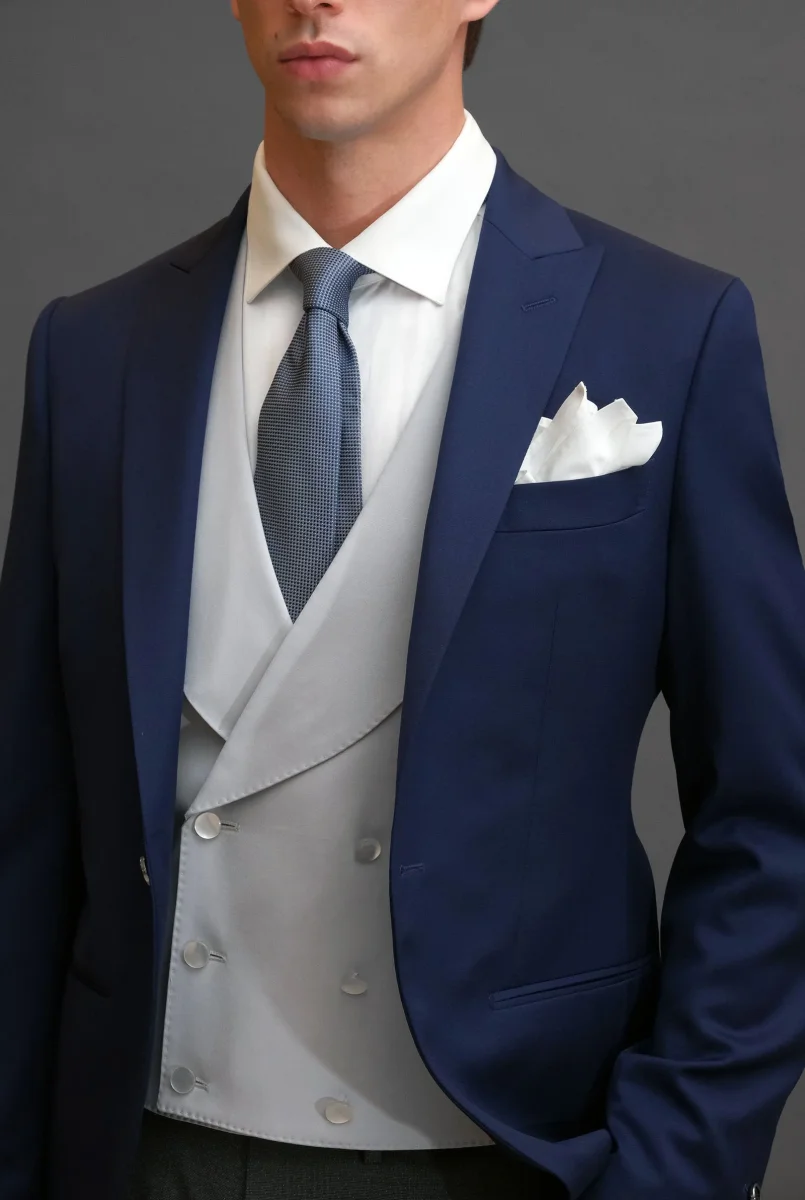 Giacca Mezzo thight rever a lancia mono petto blu 
e Pantalone classico in lana grigio - immagine 3