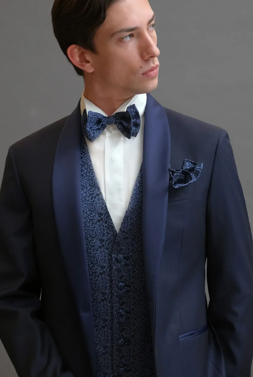 Smoking rever a scialle sablè di lana blu
abbinamento con papillon - immagine 7